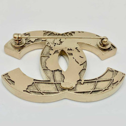 Broche mappe monde CC CHANEL