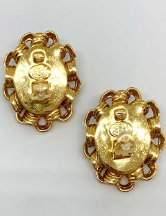 Boucles d'oreille CHANEL Vintage en métal doré et perle nacrée