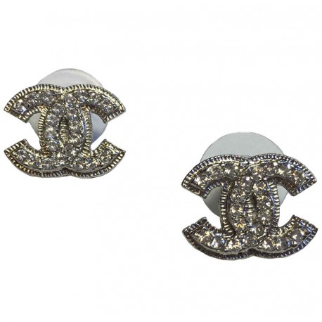 Boucles d'oreille clous CHANEL CC en métal argenté et strass