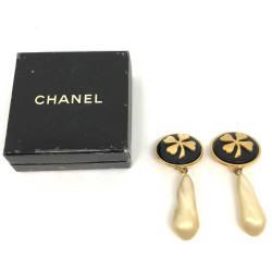 CHANEL vintage dangling pearly bead clip-on earrings