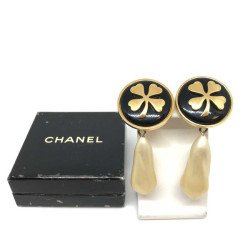 CHANEL vintage dangling pearly bead clip-on earrings