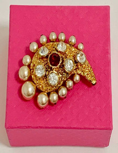 Broche LACROIX perles, métal doré et strass