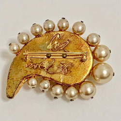 Broche LACROIX perles, métal doré et strass