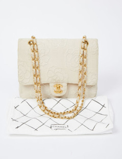  Sac CHANEL motifs camélias en toile beige