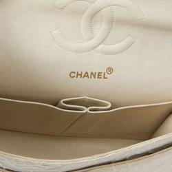 A NETTOYERSac motifs camélias CHANEL toile beige