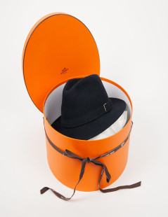 Chapeau T 60 HERMES feutrine bleu 