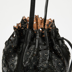 Sac seau ALAIA cuir noir perforé et fleurs 