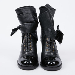 Boots CHANEL T39 noires bout vernis