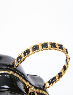 Sac coeur vintage CHANEL 