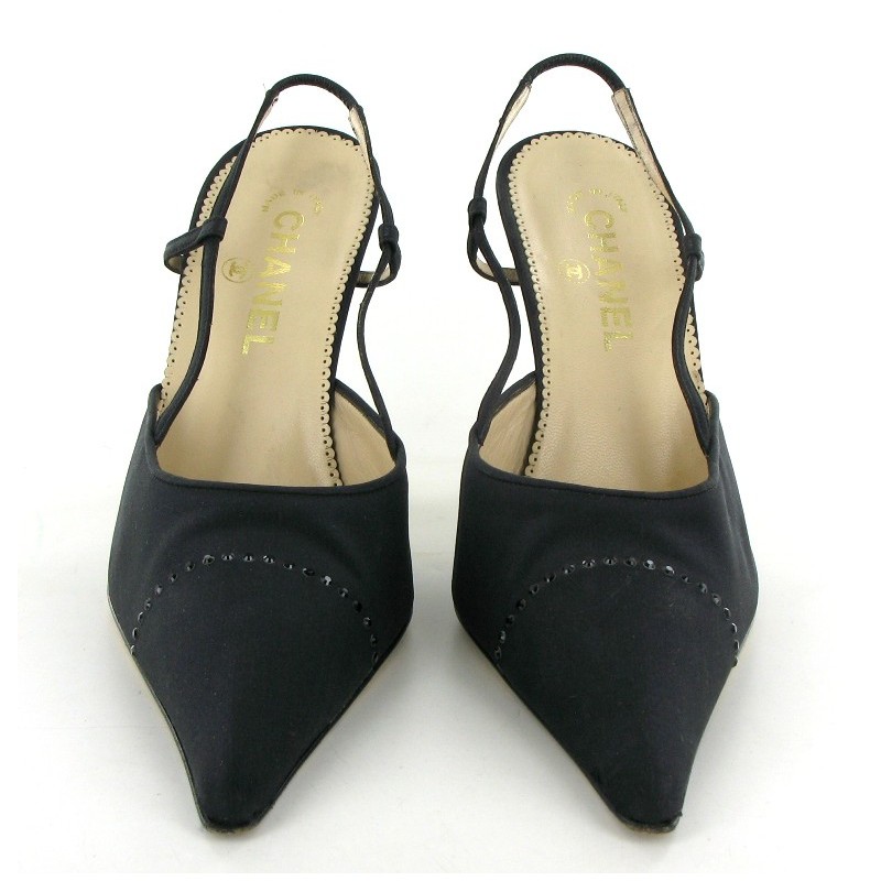 Pin by Bushra Giraud on heels  Shoes heels classy, Black high heels, Black  louboutin heels