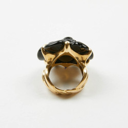 CHANEL bague camélia onyx Or jaune 18 carats