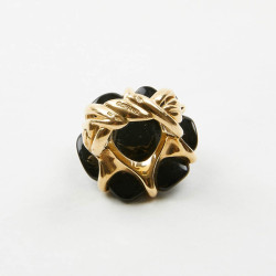 CHANEL bague camélia onyx Or jaune 18 carats