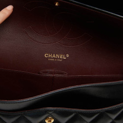 Grand sac classique CHANEL cuir matelassé noir