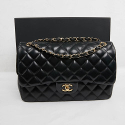 Grand sac classique CHANEL cuir matelassé noir