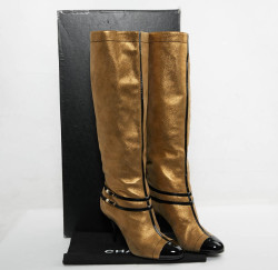 Bottes T 39 CHANEL cuir doré et bandes vernies noires