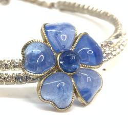 Collier ras de cou MARGUERITE DE VALOIS fleurette bleu saphir clair