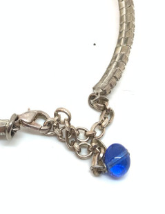 Collier ras de cou MARGUERITE DE VALOIS fleurette bleu saphir clair