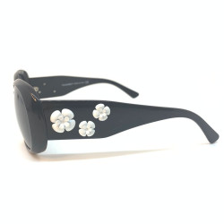 Lunettes de soleil CHANEL noires et camélia blanc