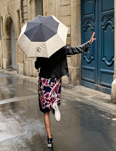 Parapluie CHANEL CC noir et beige clair