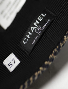 Béret CHANEL T57 chevrons beige et bleu