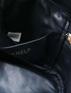 Vanity case CHANEL cuir d'agneau matelassé noir