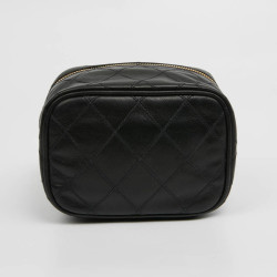 Vanity case CHANEL cuir d'agneau matelassé noir