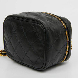 Vanity case CHANEL cuir d'agneau matelassé noir