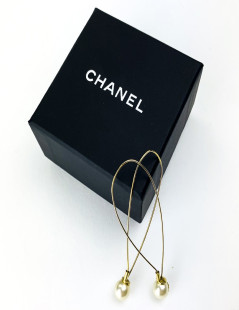 CHANEL Clous pendants tige et perle