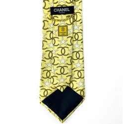 Cravate CHANEL jaune etoile des mer et CC