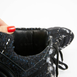 Sneakers CHANEL T39 tweed bleu et noir