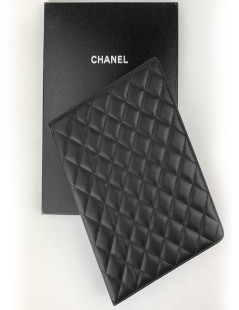 Protège IPAD CHANEL en cuir d'agneau noir