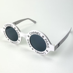 Lunettes de soleil CHANEL "C H A N E L. P A R I S CC "