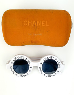 Lunettes de soleil CHANEL "C H A N E L. P A R I S CC "