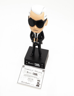 Figurine Karl Lagerfeld X Tokidoki noir et blanc