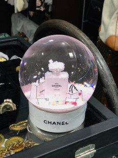 Boule à neige CHANEL