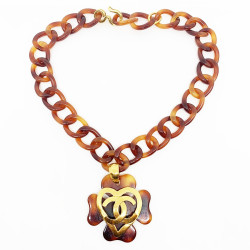 Collier écaille CHANEL coeur doré 