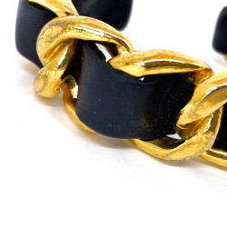 Bracelet CHANEL cuir noir et chaîne dorée