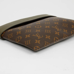 LOUIS VUITTON pochette monogram et revers kaki