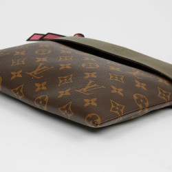 LOUIS VUITTON pochette monogram et revers kaki