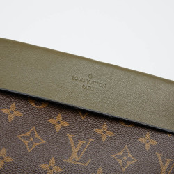 LOUIS VUITTON pochette monogram et revers kaki